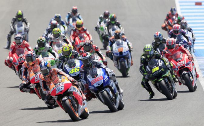 La partenza della MotoGP con Pedrosa subito davanti a tutti. Reuters